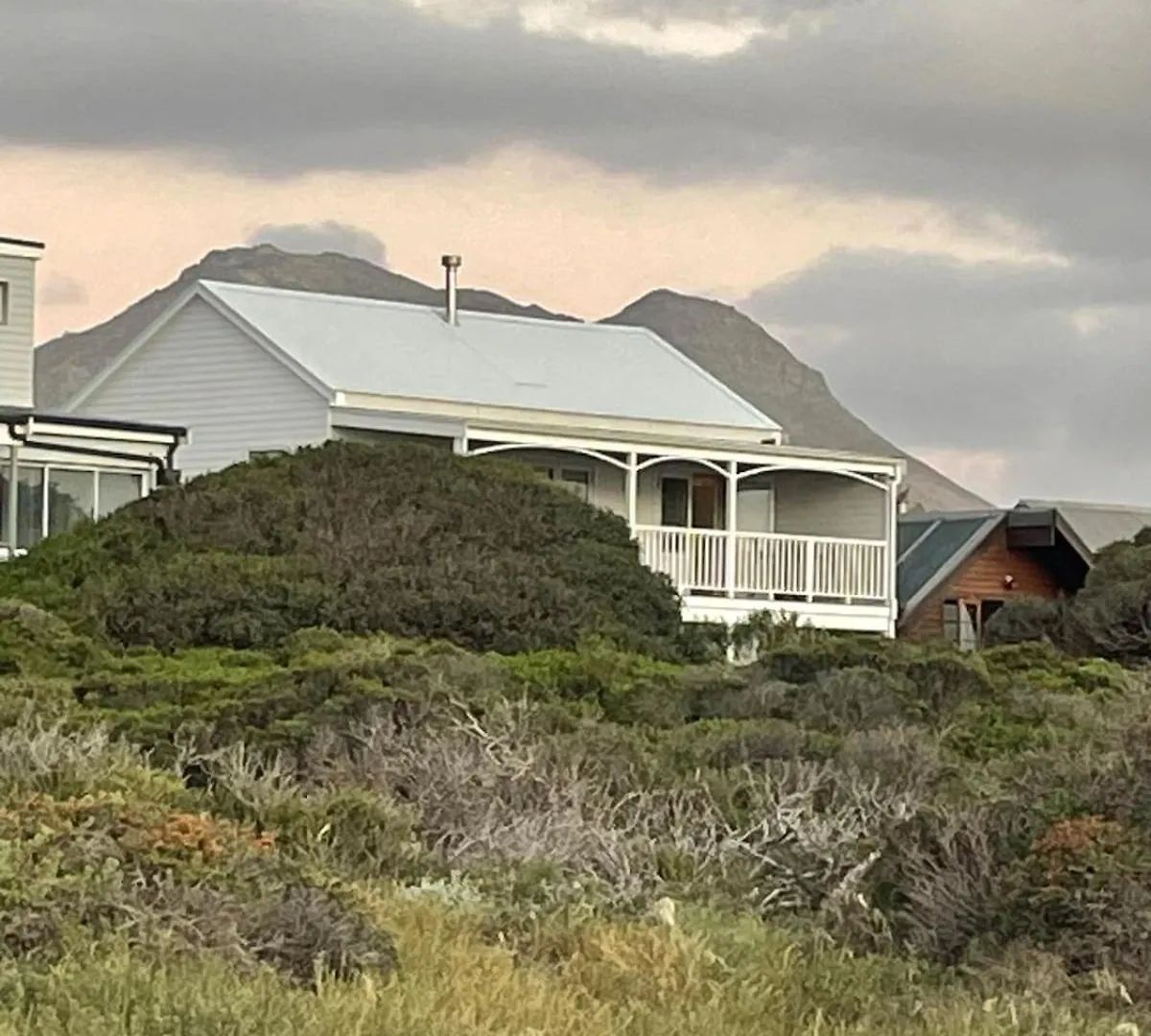 Villa The Shore House, A Newly Built Beach House With Private Pool Scarborough