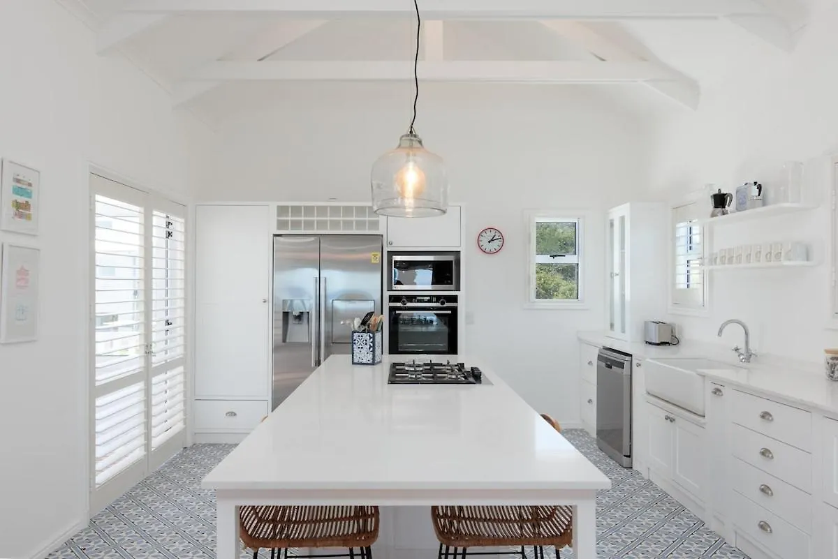 Villa The Shore House, A Newly Built Beach House With Private Pool Scarborough